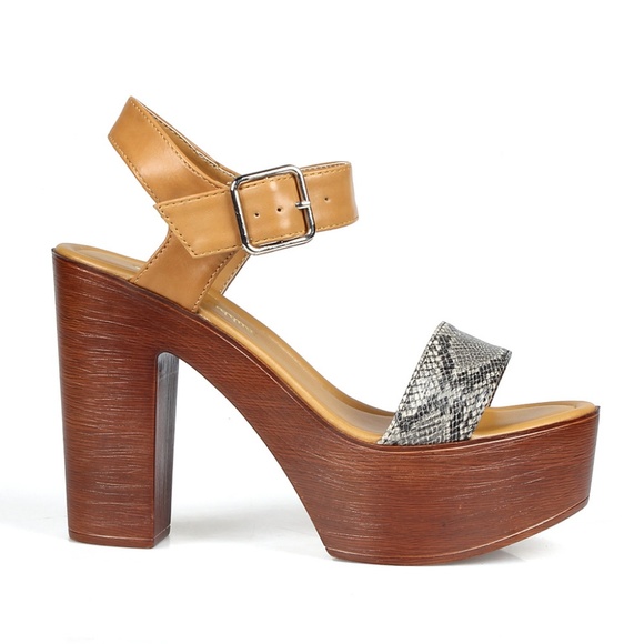 2Rigo-06 Platform Women's Clog Sandals - Picture 2 of 3